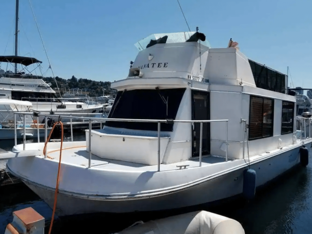 Living on the Water: 10 Houseboat Rentals in Seattle