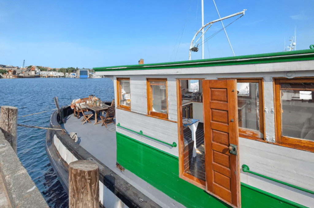 Living on the Water: 10 Houseboat Rentals in Seattle