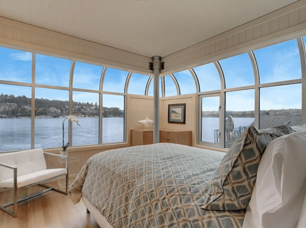 Living on the Water: 10 Houseboat Rentals in Seattle